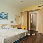 מלון Effect Grand Victoria 4*